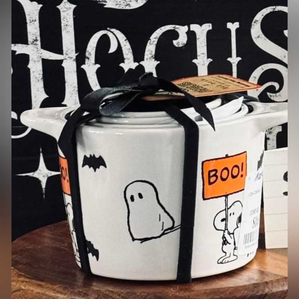 Adorable Rae Dunn snoopy measuring cups 🎃👻
